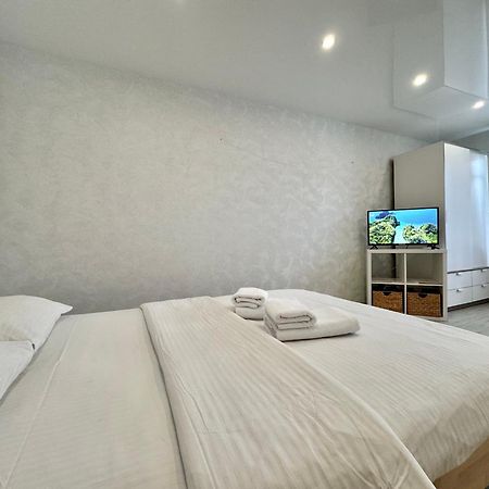 Apartpoltava Світлі Та Затишні Апартаменти В Скандинавському Стилі Центр Банківський Чек エクステリア 写真
